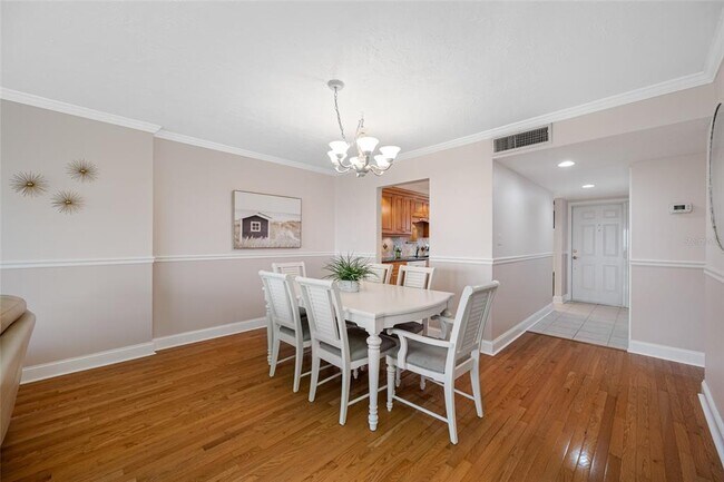 Building Photo - 3400 Cove Cay Dr