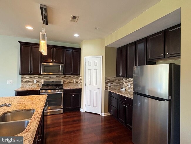 Building Photo - 537 Prizer Ct