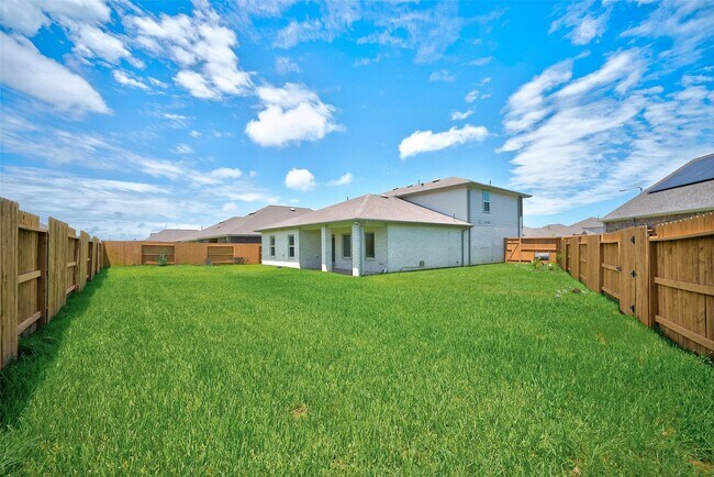 Building Photo - 13126 Lago Acero