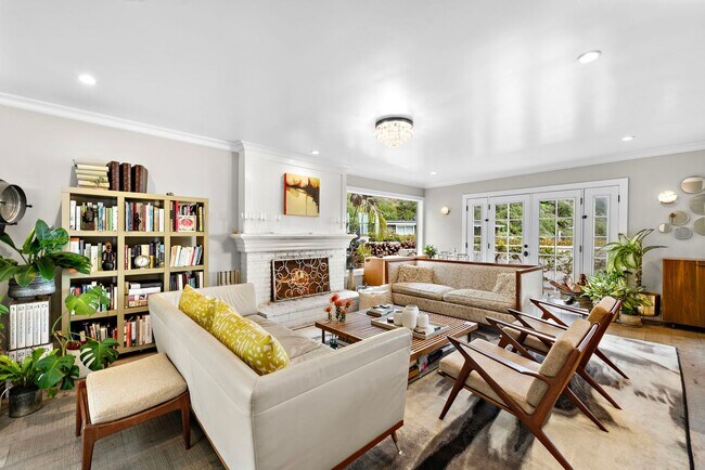Building Photo - Mid-century modern meets industrial chic i...
