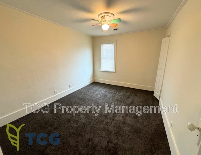 Building Photo - 227 Creve Coeur St