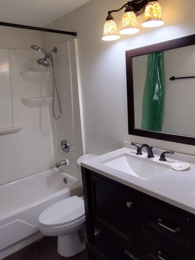 Building Photo - Quaint 2 bedroom 1 bath home with Florida Room in Hudson