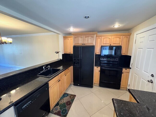 Building Photo - 4500 N Flagler Dr