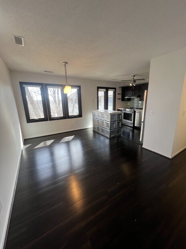 Building Photo - 9309 Sandler Dr
