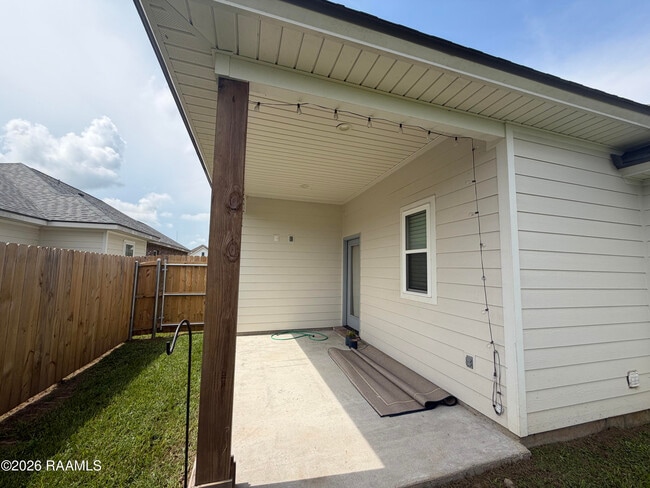 Building Photo - 102 Ancona Ln
