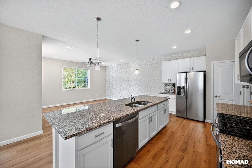 Building Photo - 8967 Red Bud St
