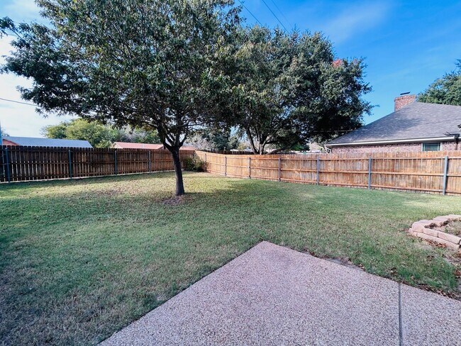 Building Photo - Spacious and Updated Hewitt Home