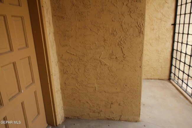 Building Photo - 10711 Ivanhoe Dr