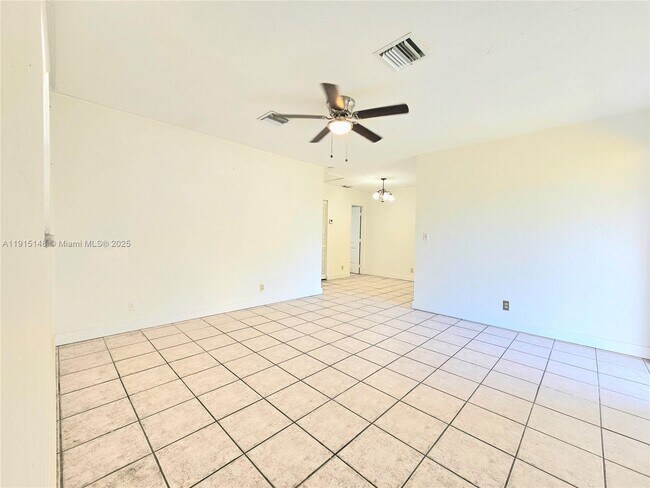 Building Photo - 5820 SW 27th St