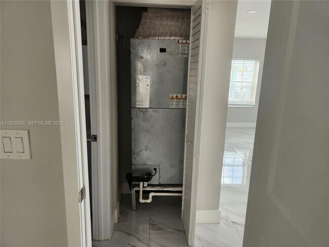 Building Photo - 342 E 46th St