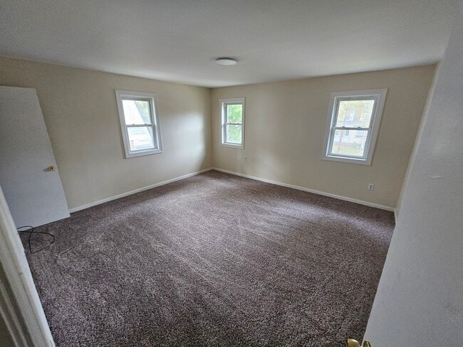 Main Bedroom - 913 E 21st St
