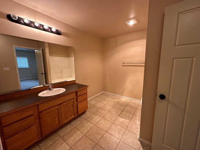 Building Photo - 4284 Sweet Rd