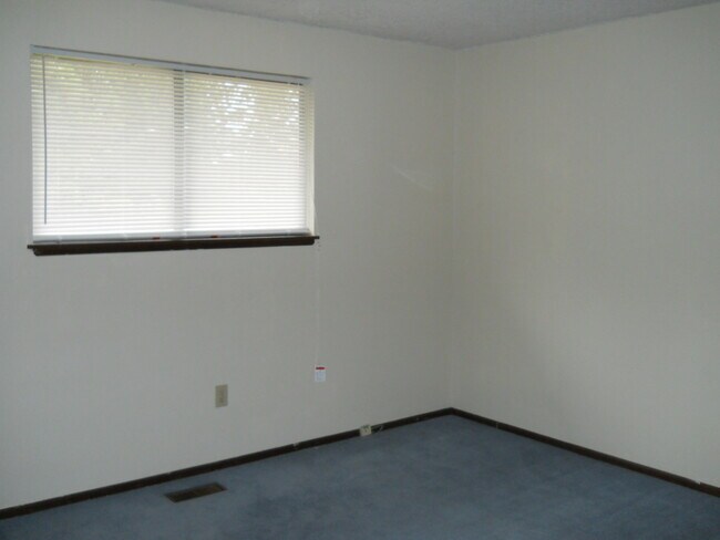 Building Photo - South Hill 4 bed 2 bath home