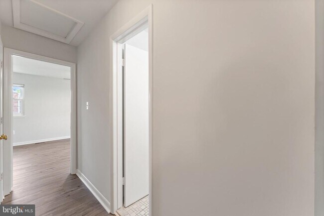 Building Photo - 15001 Cherrydale Dr