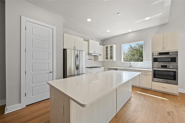 Building Photo - 6333 Florencia Ln