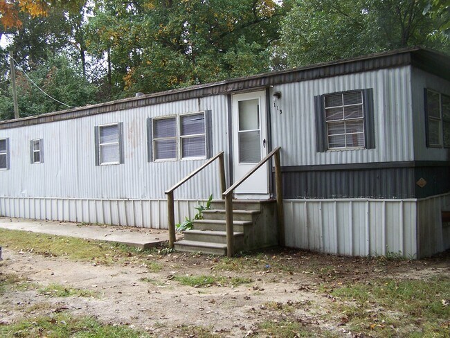 Building Photo - Nice Country living 2 Bedroom 1 Bath