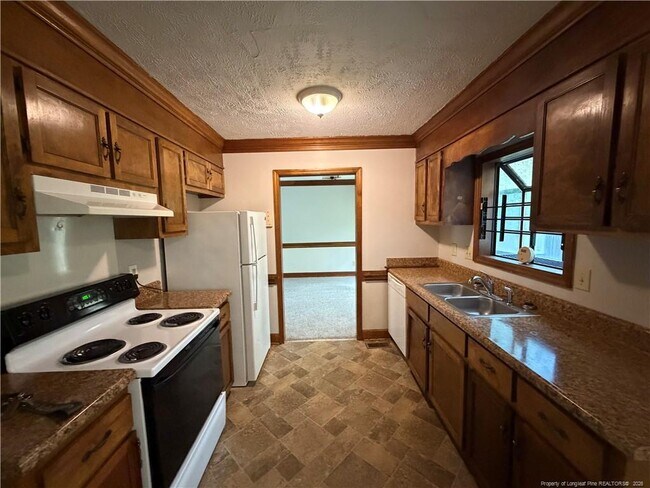 Building Photo - 872 Hilton Dr