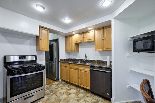 Building Photo - 611 Florida Ave NW