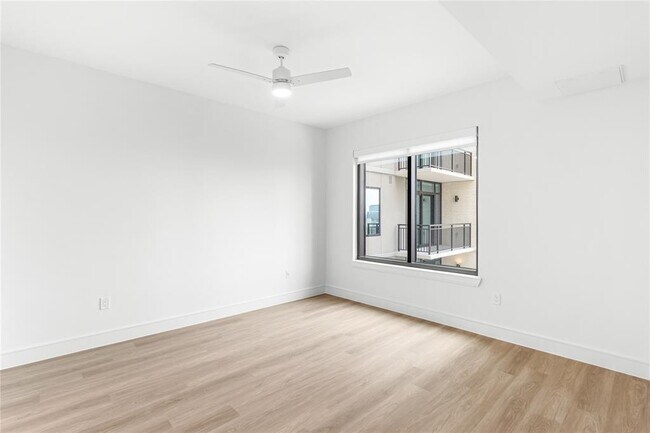 Building Photo - 2311 Westheimer Rd