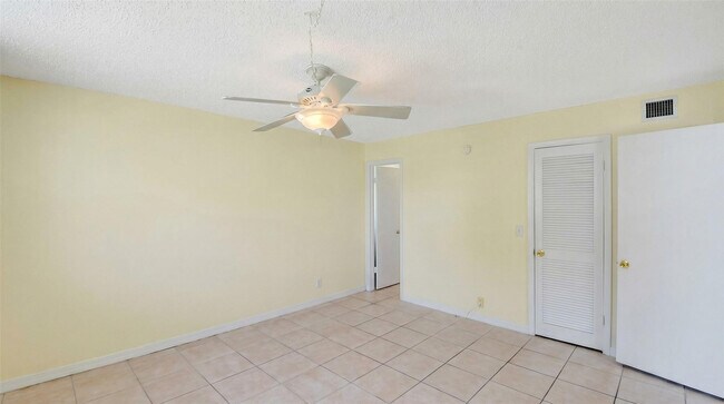 Building Photo - 470 Executive Center Dr