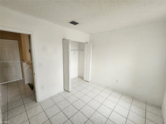 Building Photo - 4 br, 3 bath Condo - 384 NW 114th Ave # 20...