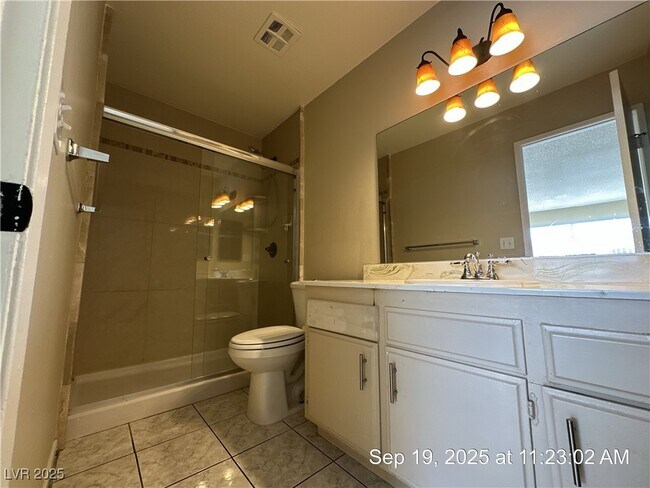 Building Photo - 1405 E Vegas Valley Dr