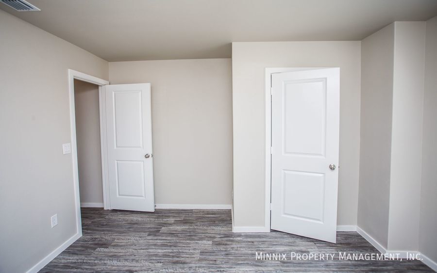 Building Photo - 1924 Langford Ave