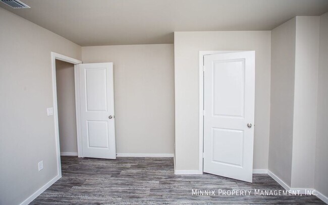 Building Photo - 1924 Langford Ave