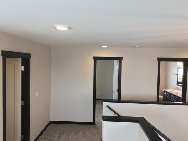 Building Photo - 2303 Landon Ln