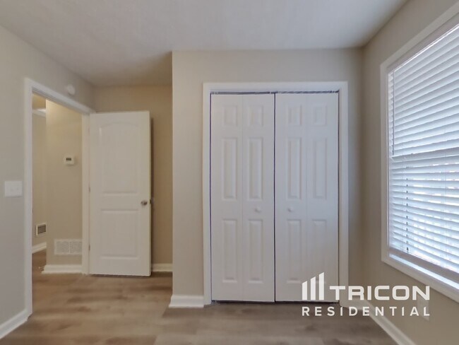 Building Photo - 581 Meadow Spring Dr