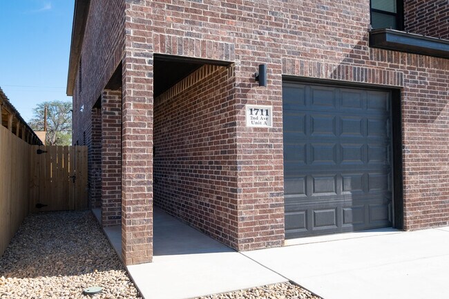 Building Photo - 1711 2nd Ave