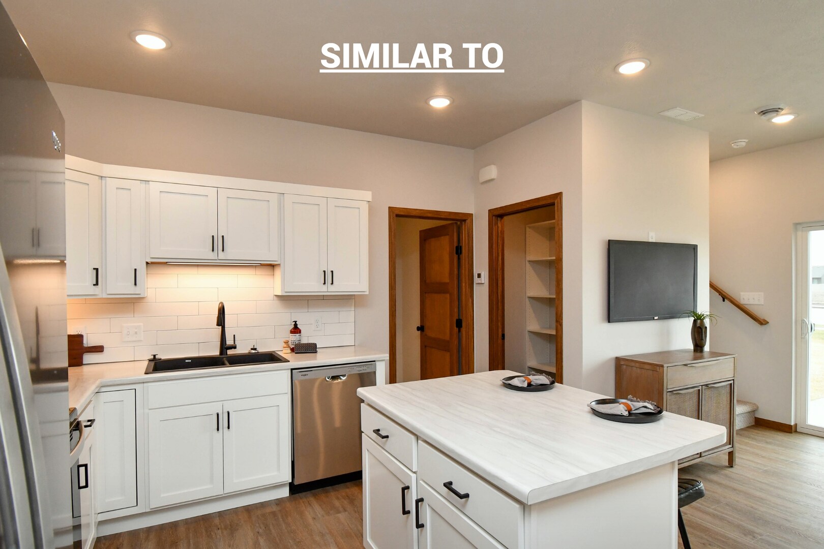 Building Photo - 6107 S Alki Pl