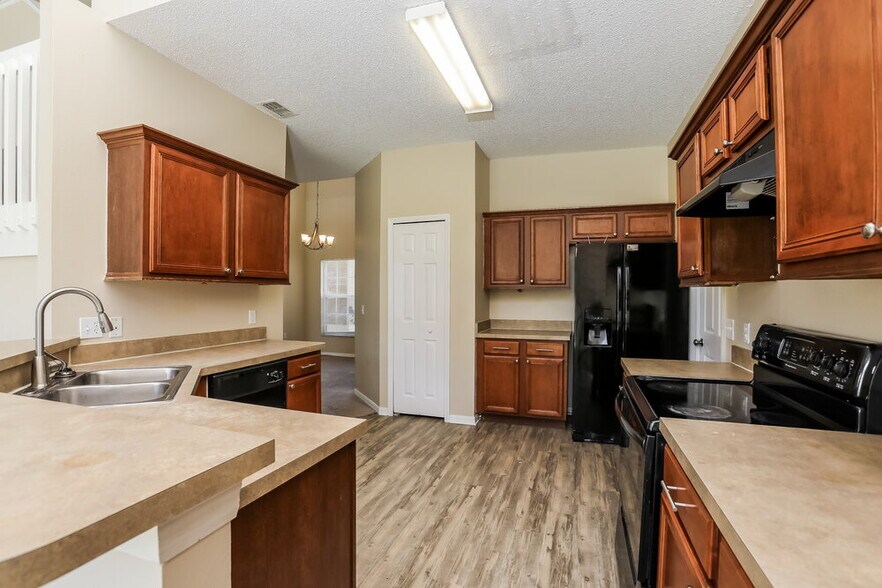Building Photo - 355 Aylesbury Ct