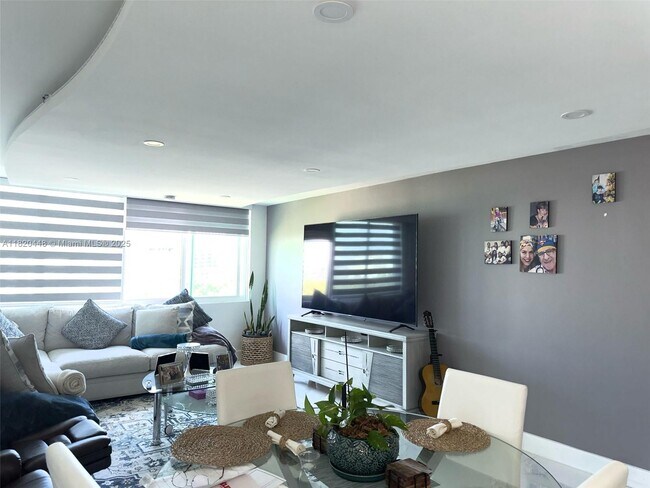 Building Photo - 9125 SW 77th Ave