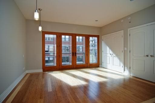 Building Photo - 918 W Van Buren St