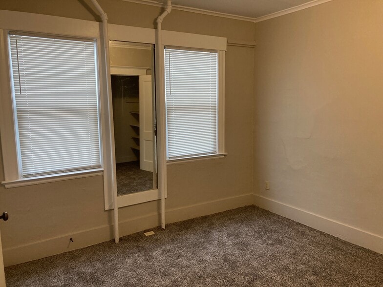 Building Photo - 403 3rd Ave NW