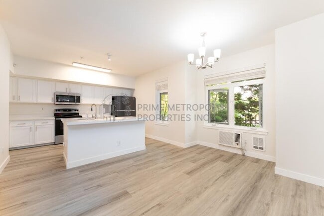 Building Photo - 2 bedroom in Seattle WA 98122