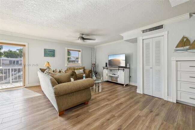 Building Photo - 3862 NE 171 St