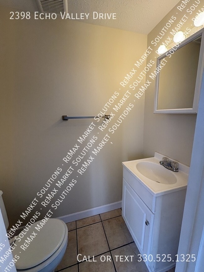 Building Photo - 2398 Echo Valley Dr