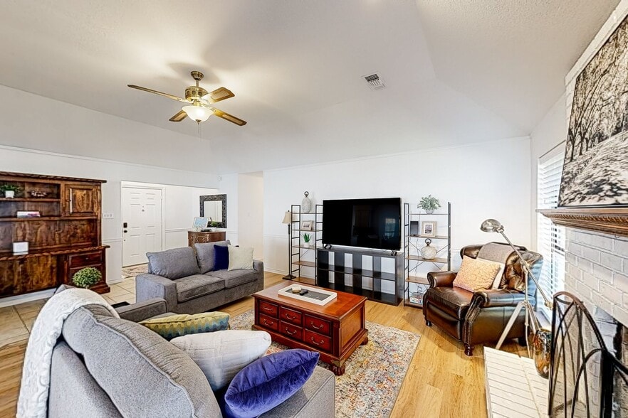 Building Photo - 941 Lakeridge Dr