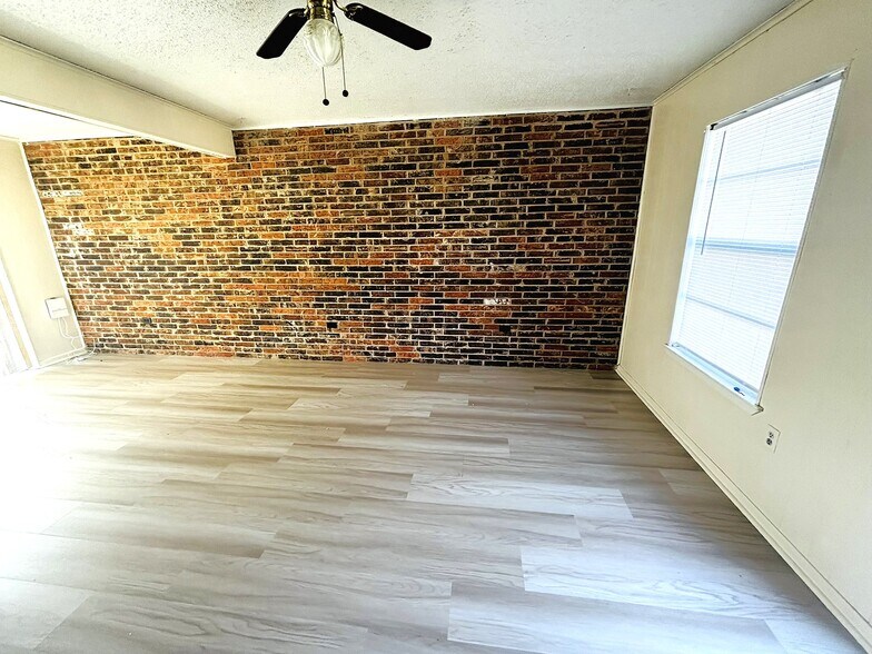 Building Photo - 402 S 2nd St