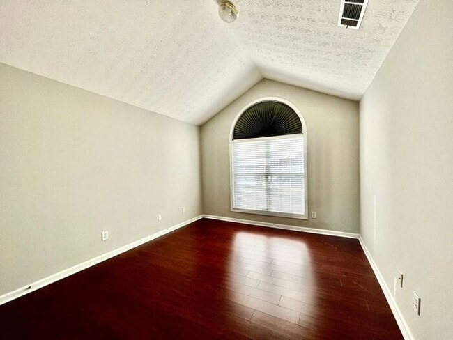 Building Photo - 1410 Highland Farm Dr