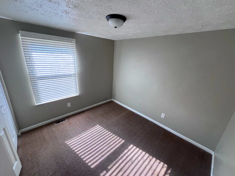 Building Photo - 1010 Yellow Pine Ct