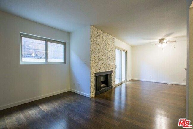 Building Photo - 141 S Clark Dr