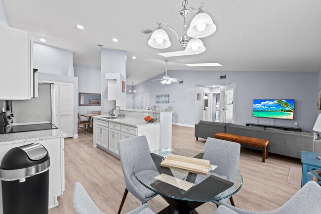 Building Photo - 1599 Bayridge Pl