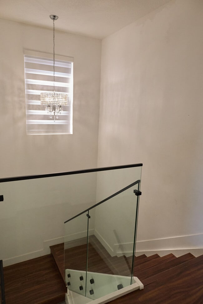 Building Photo - 9909 W 32nd Ln