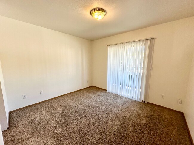 Building Photo - 2103 Yellowstone St