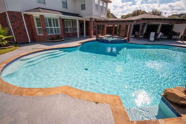 Building Photo - 5810 Parkdale Ct