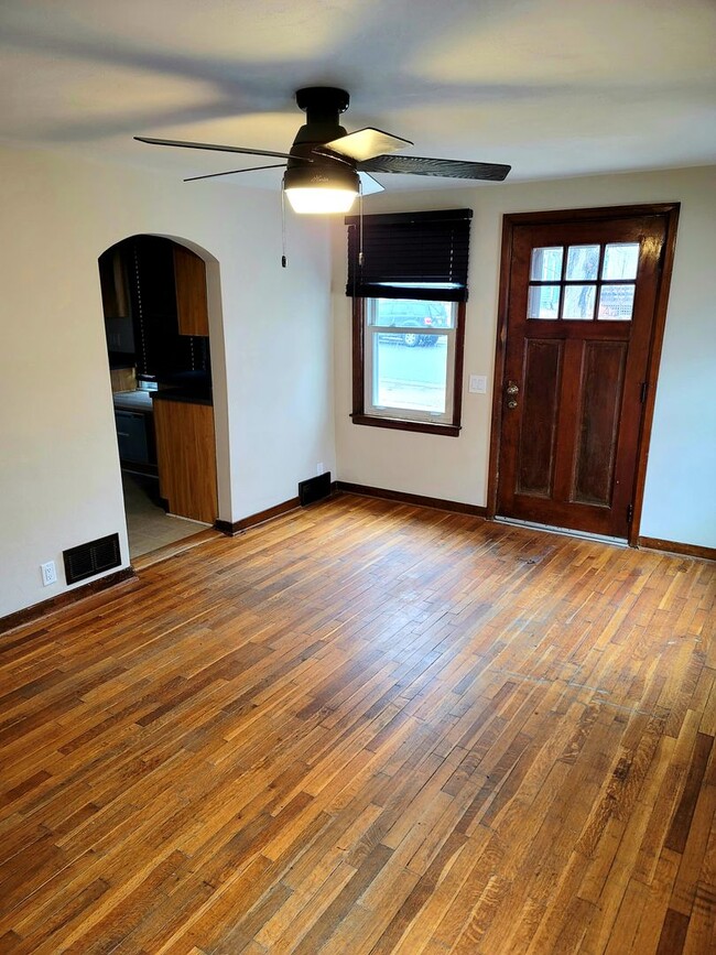 Building Photo - Charming 4 Bedroom on the North Side of Ma...