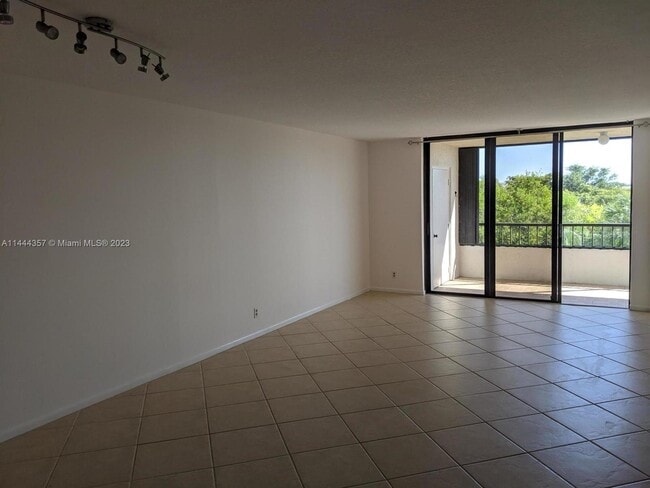 Building Photo - 2070 Homewood Blvd